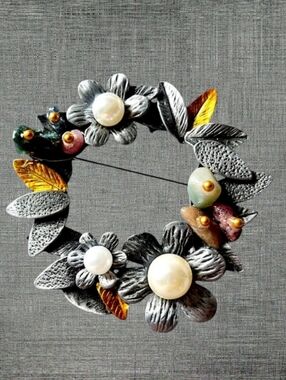 Sculpted Metal Wreath Brooch